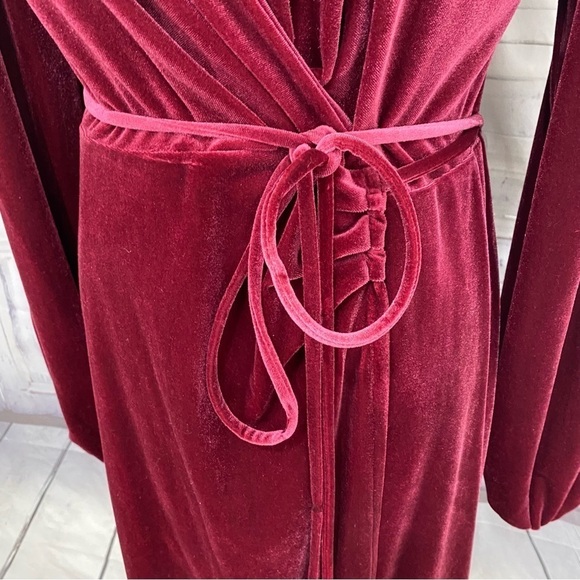 NEW Gianni Bini Burgundy Solid Red Velvet Wrap Dress Mini Long Sleeve V Neck Tie - Picture 4 of 13